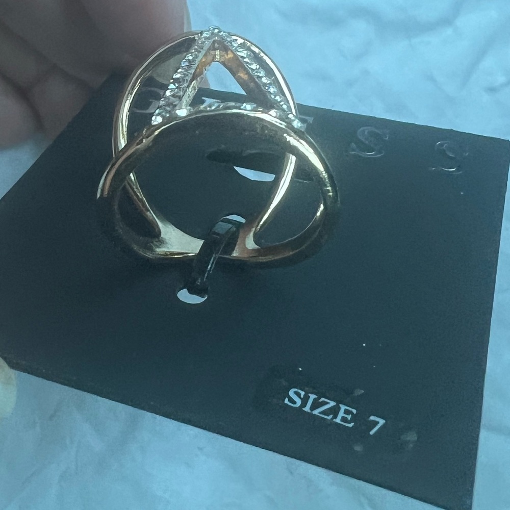 GUESS RING with Crystals - Picture 3 of 10